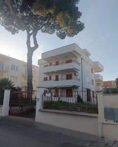 IMG_20250322_184818-241x300 APPARTAMENTO CENTRALISSIMO - Marina di Ginosa - Viale Pirandello n. 24
